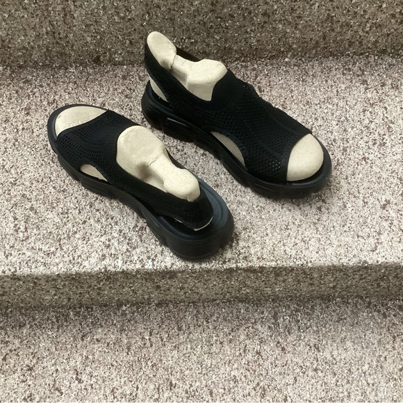 Comfortable black, lightweight summer shoes - Picture 1 of 2